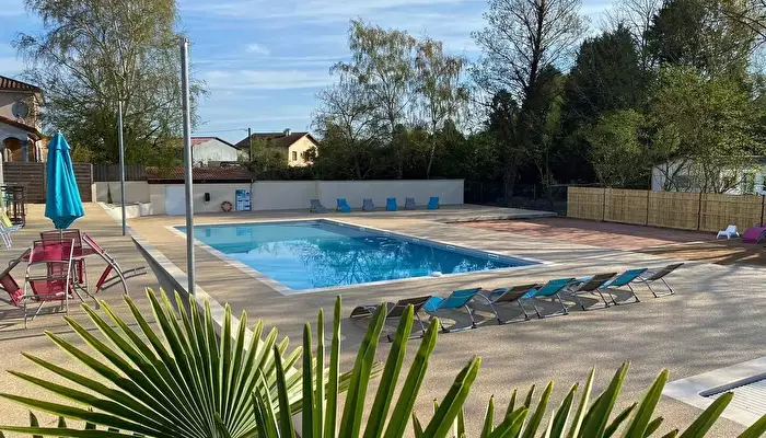 Camping Au Bon Endroit.