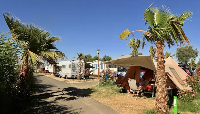 Camping Bleu Marine.