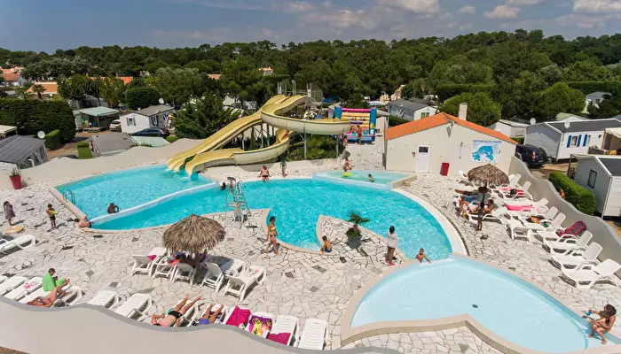 Camping La Parée Du Jonc.