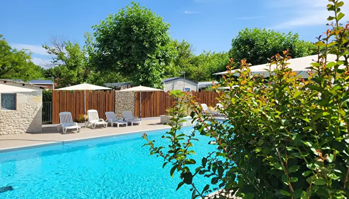 Camping La Rivière Fleurie.