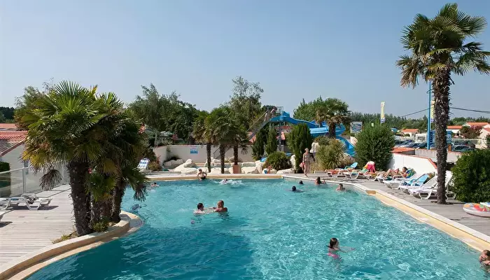 Camping l'Abri des Pins.