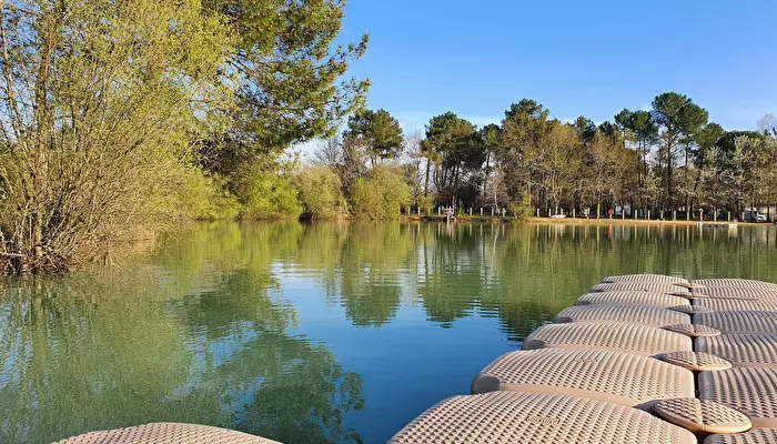 Camping Le Chêne du Lac.