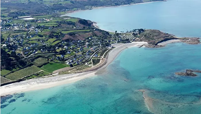 Camping Les 7 Iles - Seasonova.