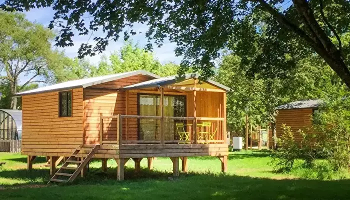 Camping Les Châteaux - Huttopia.