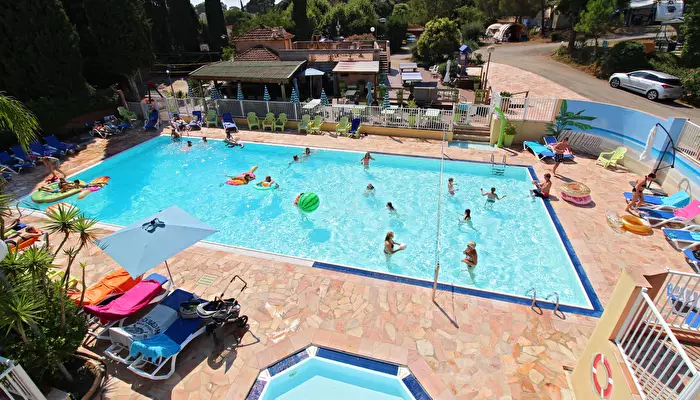 Camping Les Lauriers Roses.