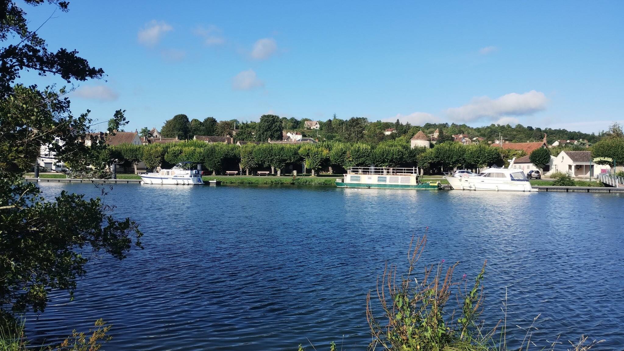 Camping L Le D Amour In Pont Sur Yonne Frankrijk Alle