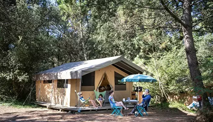 Camping Oléron Les Pins - Huttopia.