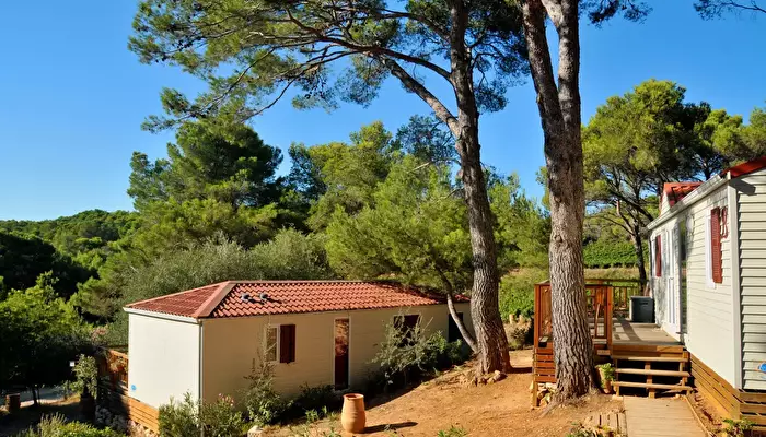 Camping Résidentiel La Pinède.