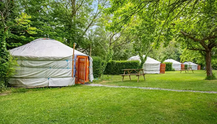 Camping Village De Yourtes.
