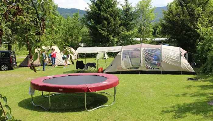 Nibelungen-Camping am Schwimmbad.
