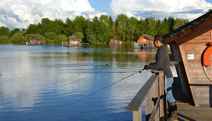 Village Flottant de Pressac.