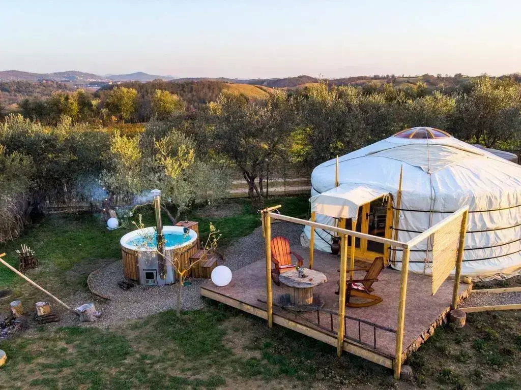 Tent 2 Cuori e 1 Yurta Glamping