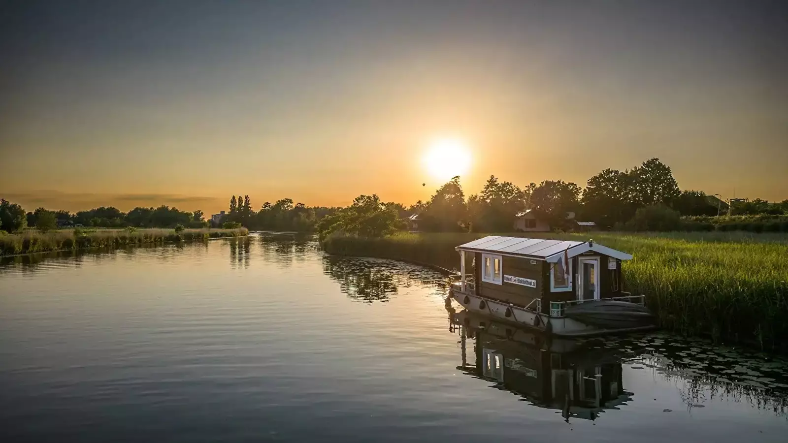 Houseboat Blokhutboot