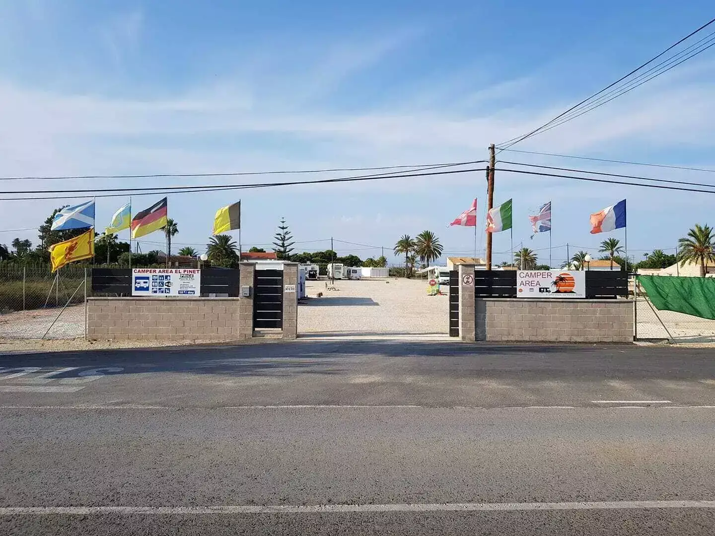 Entrada Camper Park El Pinet Playa