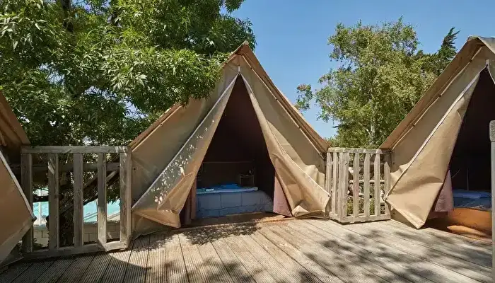 Camping Au Soir d'Été.