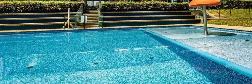 Piscina Camping Auf Kengert