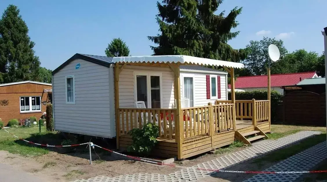 Bungalow-Caravan Camping Blauer See