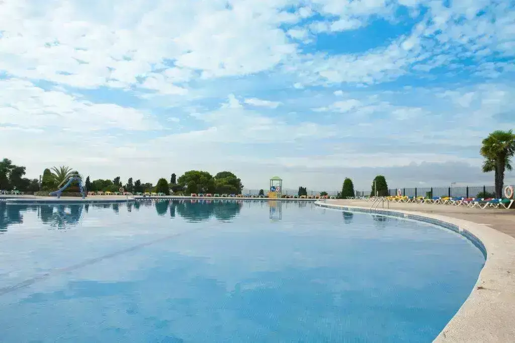 Piscina Camping Castell Montgrí