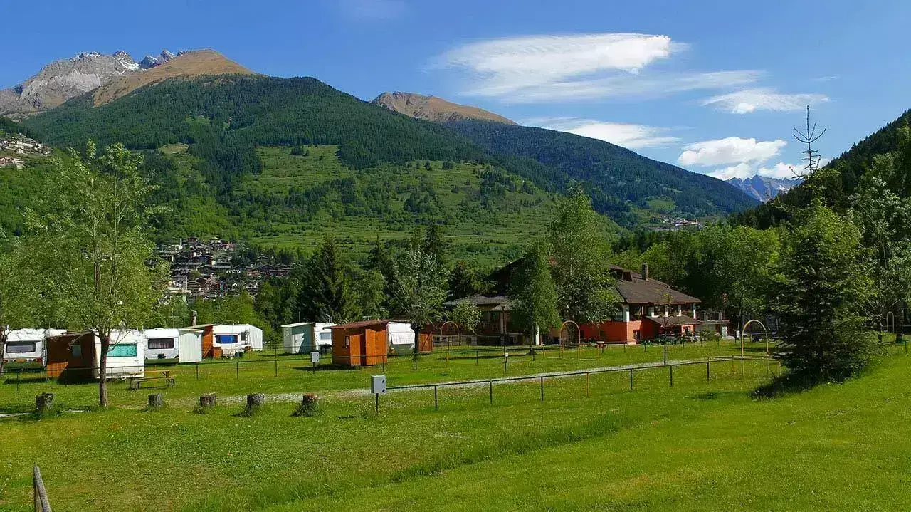 Overview Camping & Chalet Presanella