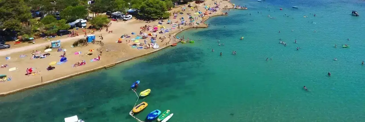 Pláž Camping Dalmacija Camp