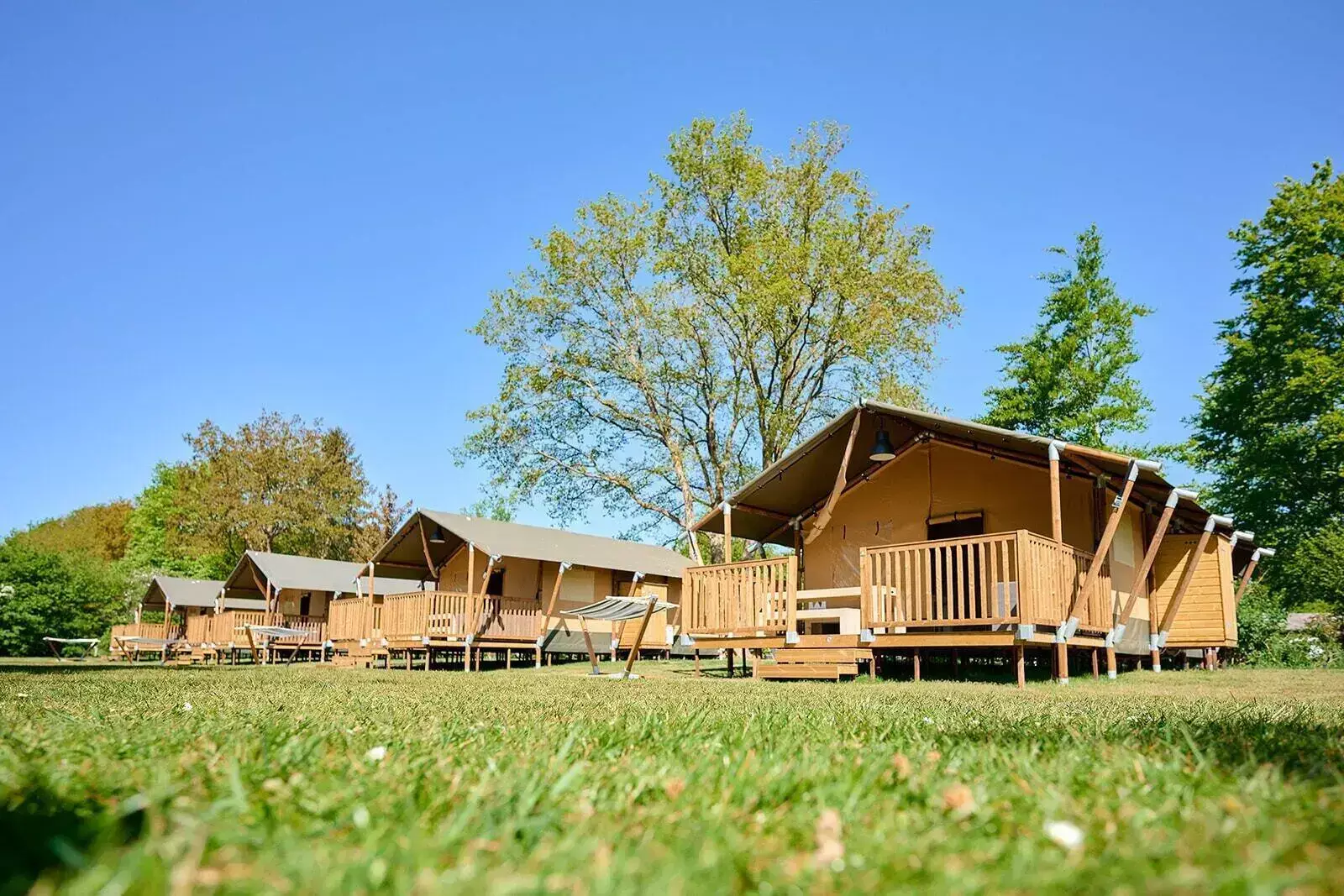 Villatent Camping De Bronzen Emmer