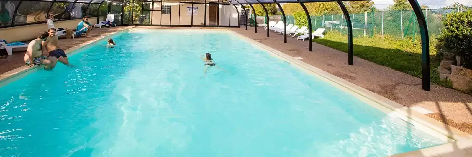 Piscina interna Camping de la Grappe Fleurie
