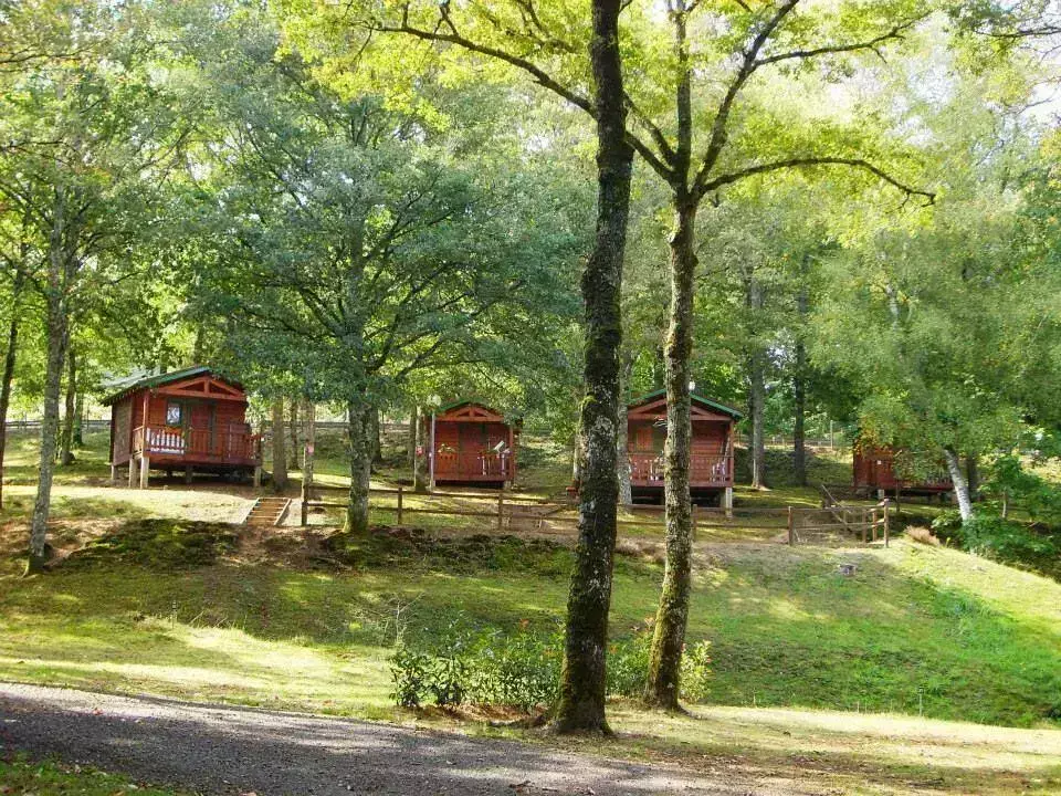 Chalet-Bungalow Camping De La Météorite