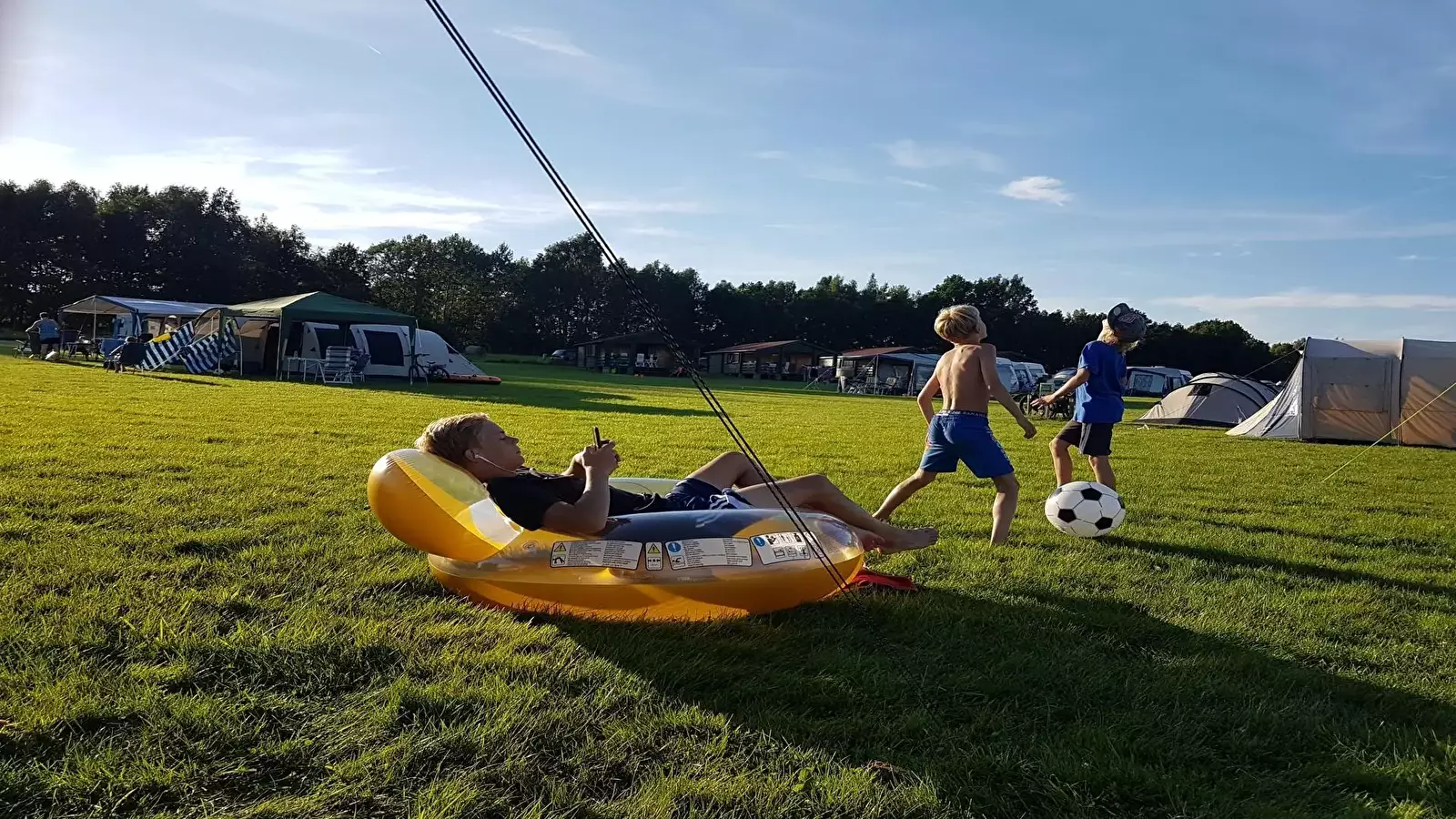 Niños/Niñas y adolescentes Camping de Regenboog