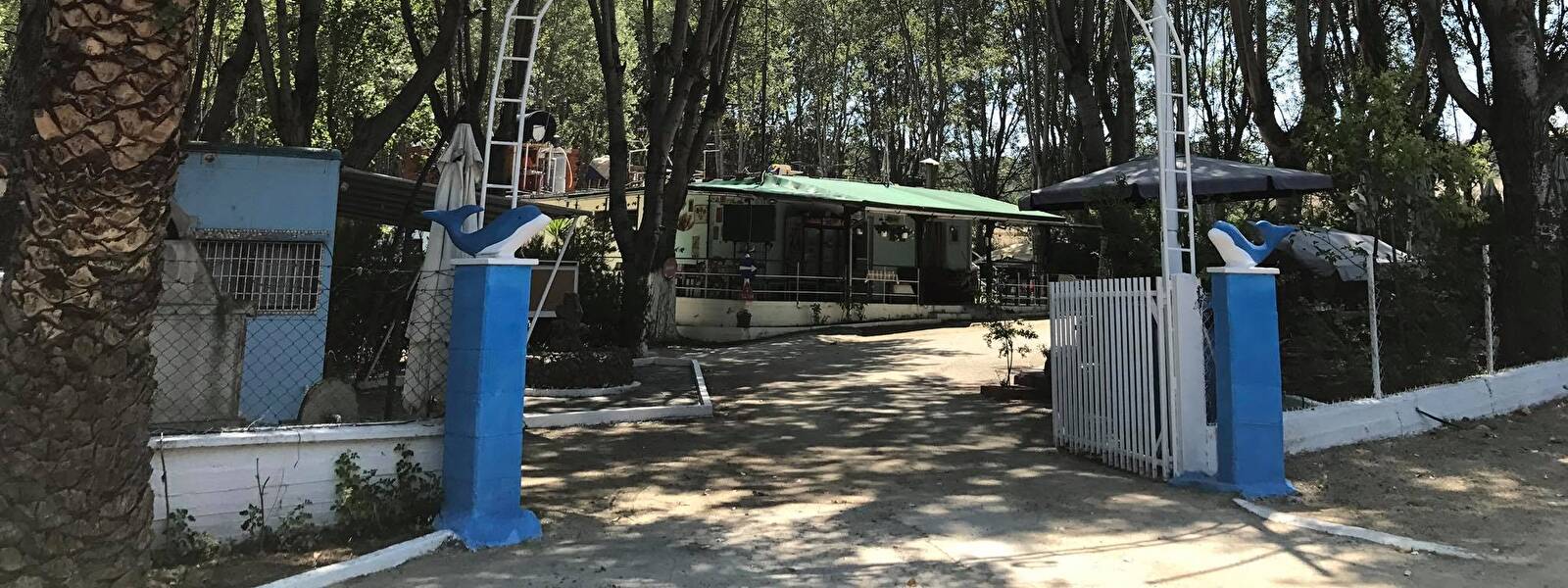 Eingang Camping Delphini