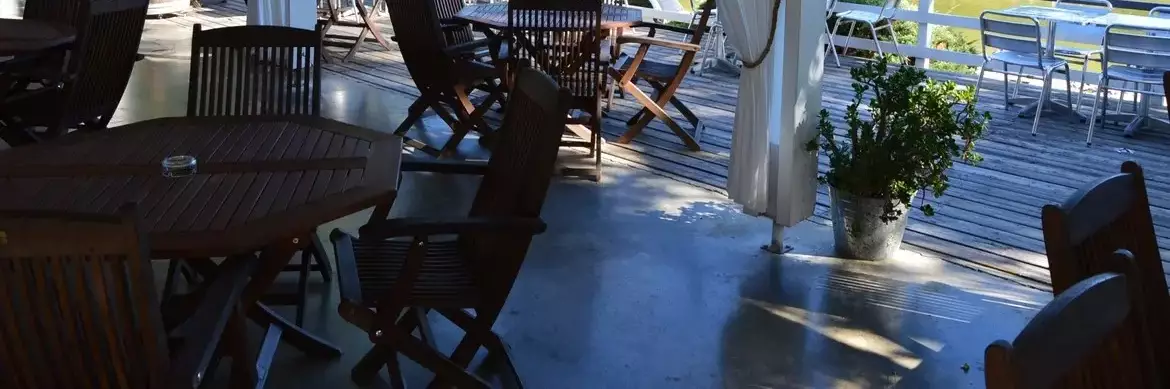Kavárna restaurace bar Camping des Châtaigniers à L’Étang Vallier