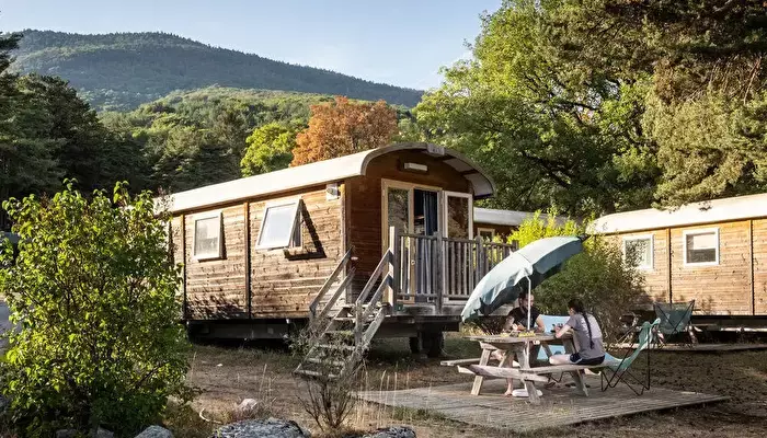 Camping Divonne Les Bains - Huttopia.