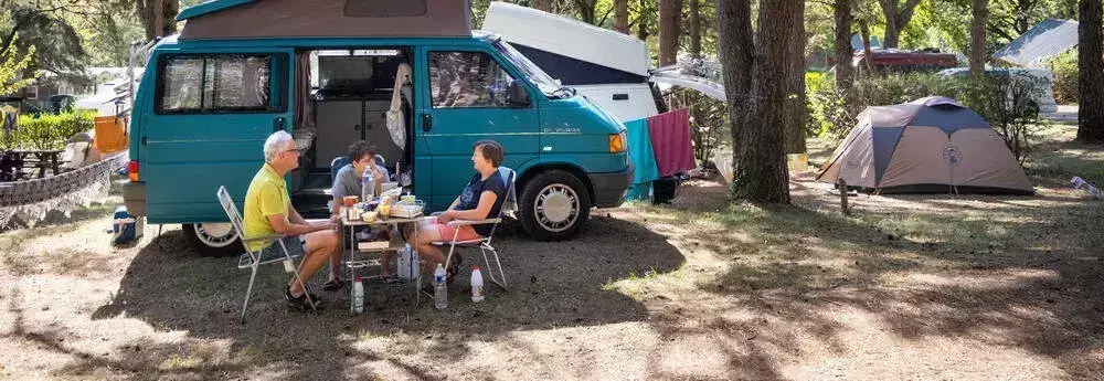 Staanplaats Camping Divonne Les Bains - Huttopia
