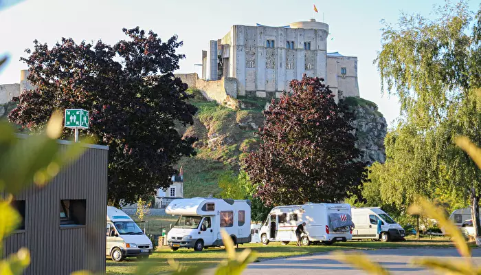 Camping du Chateau Falaise.