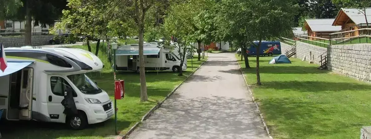 Lakóautó-pálya Camping Fae