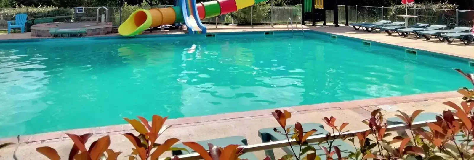 Piscina Camping Fontaine Du Roc