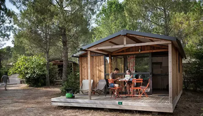 Camping Fontvieille - Huttopia.