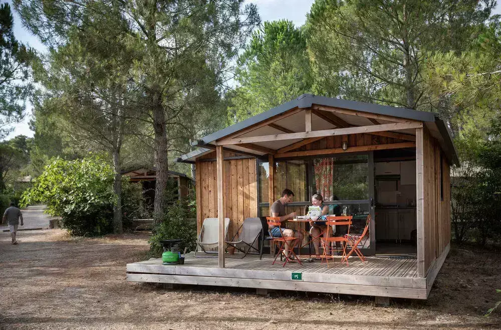 Chalet-Bungalow Camping Fontvieille - Huttopia
