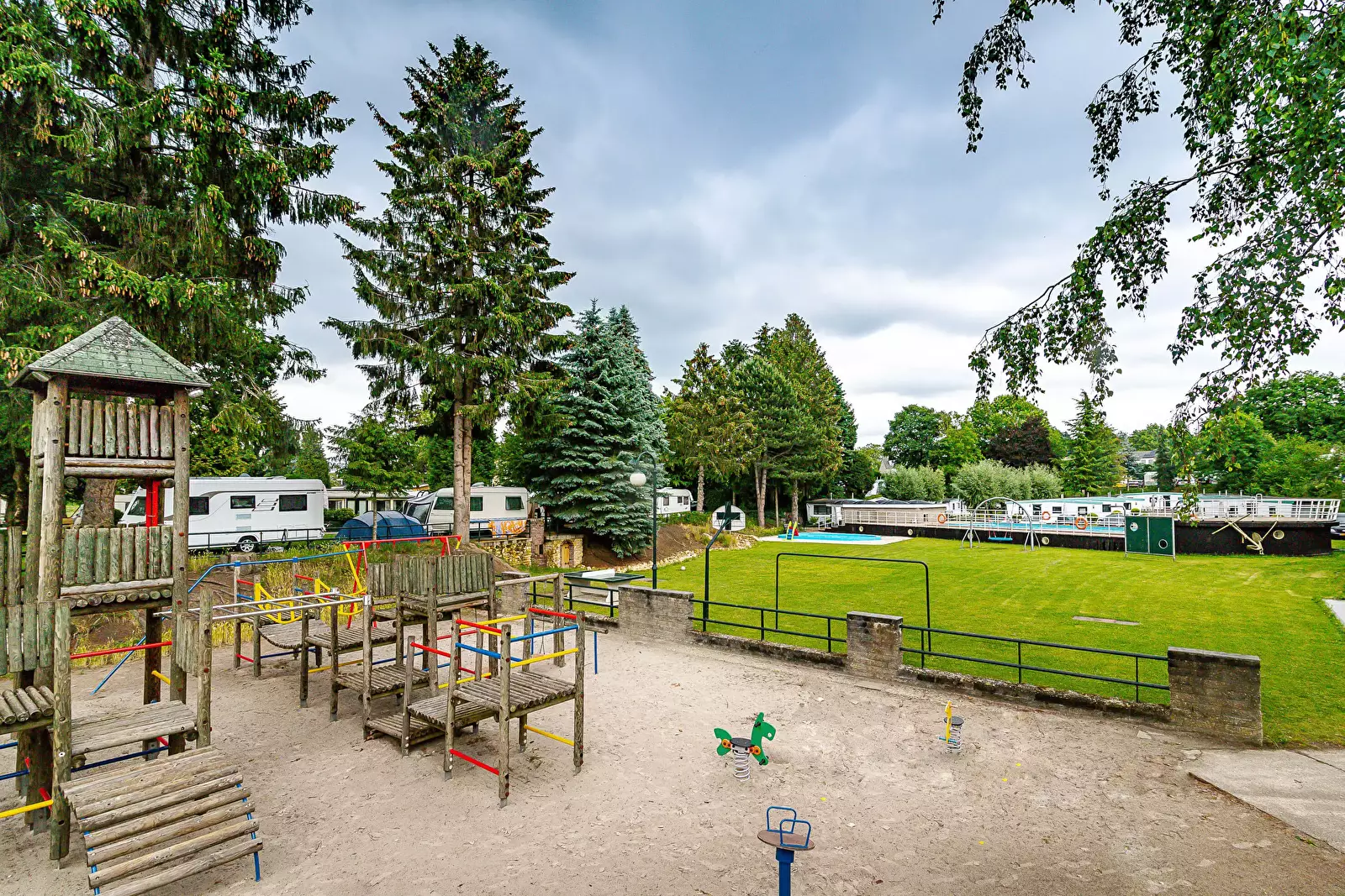 Děti teenageři Camping Hitjesvijver