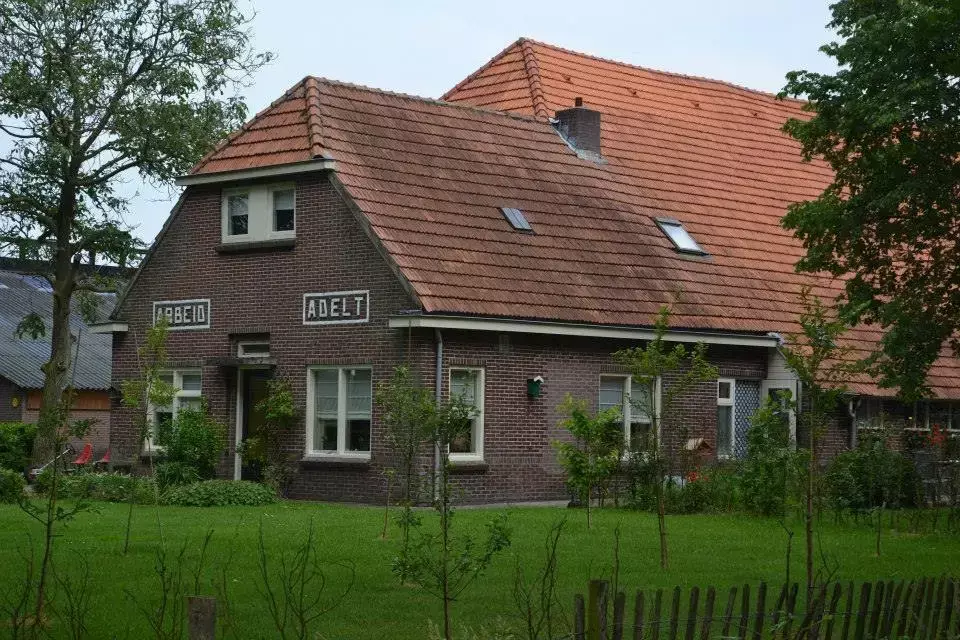 Chalet-Bungalow-Huisje Camping Hoeve Arbeid Adelt