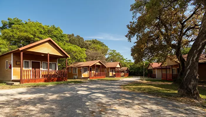 Camping La Buganvilla.