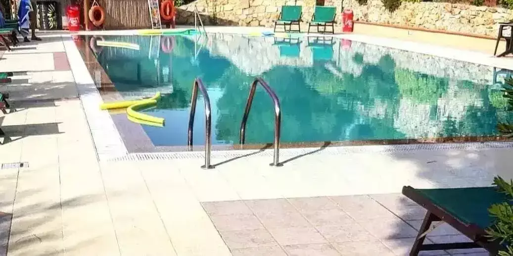 Swimming pool Camping La Liccia