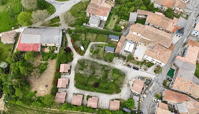 Camping La Mare aux Fées.