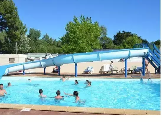 Zwembad Camping La Parée Du Both