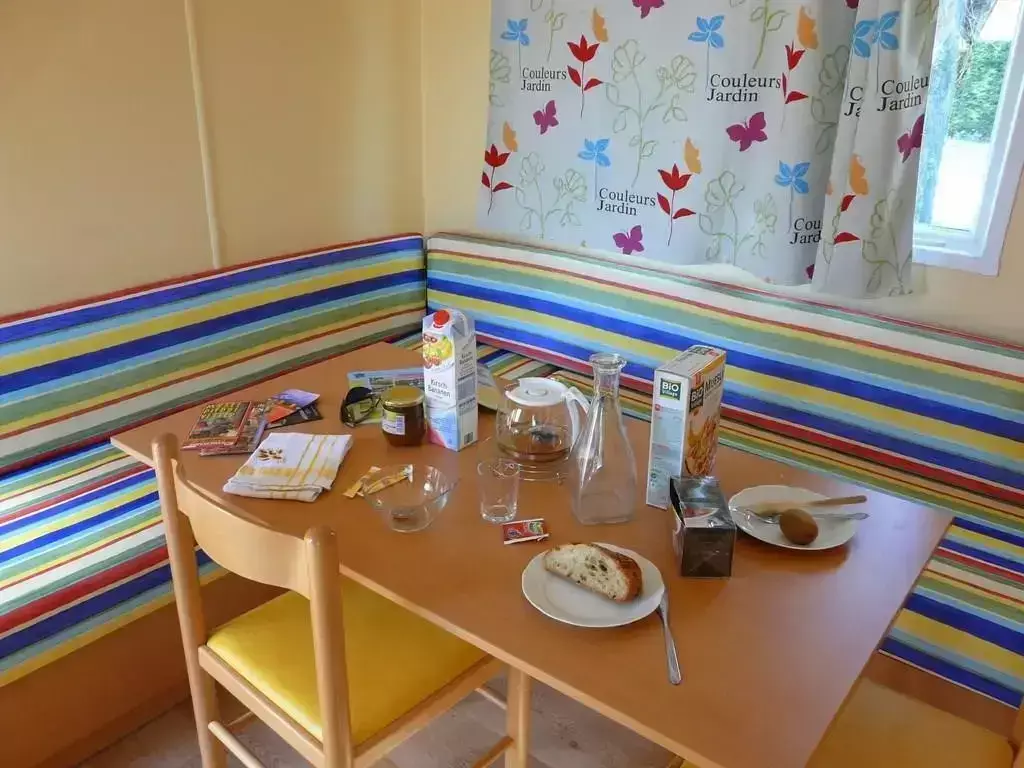 Interieur accommodatie Camping La Peyrade