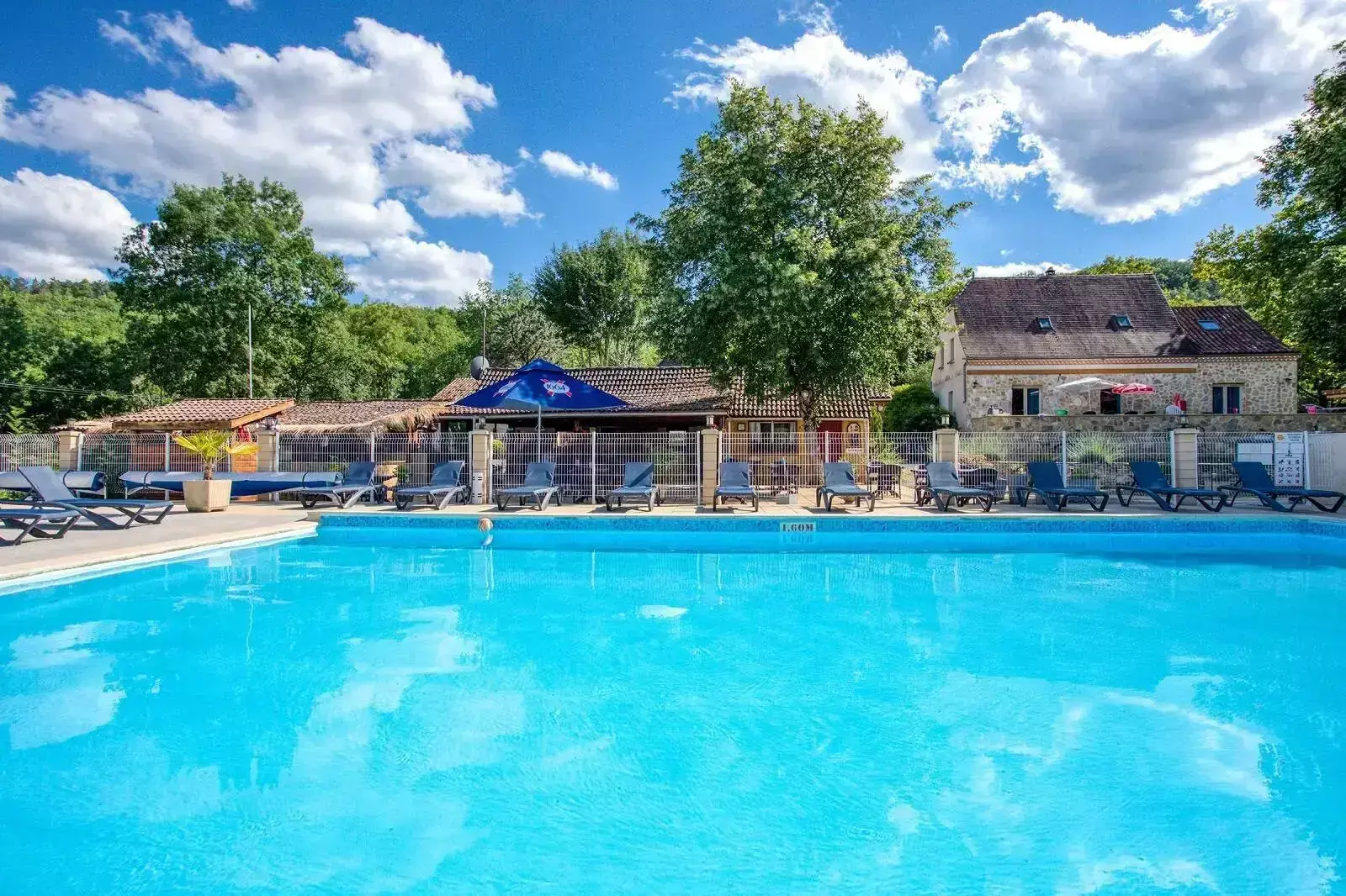 Piscina Camping La Peyrugue
