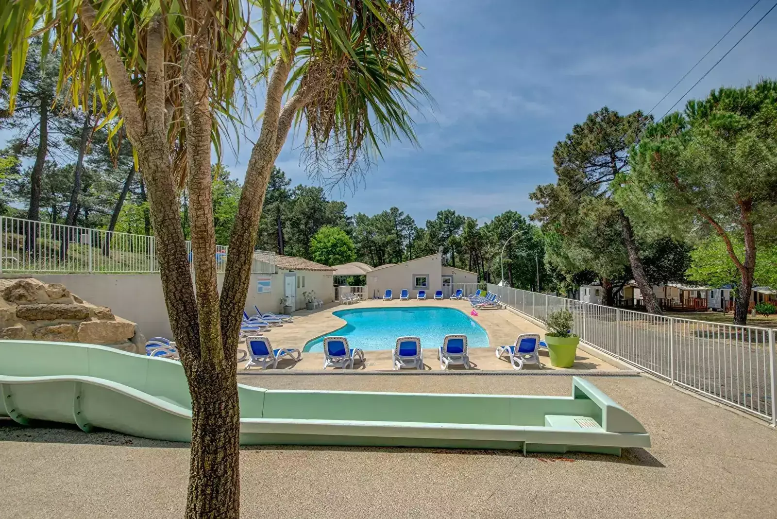 Zwembad Camping La Pinède en Provence