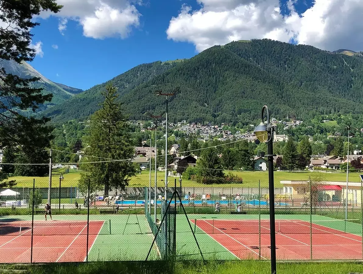 Campo da tennis Camping La Pineta