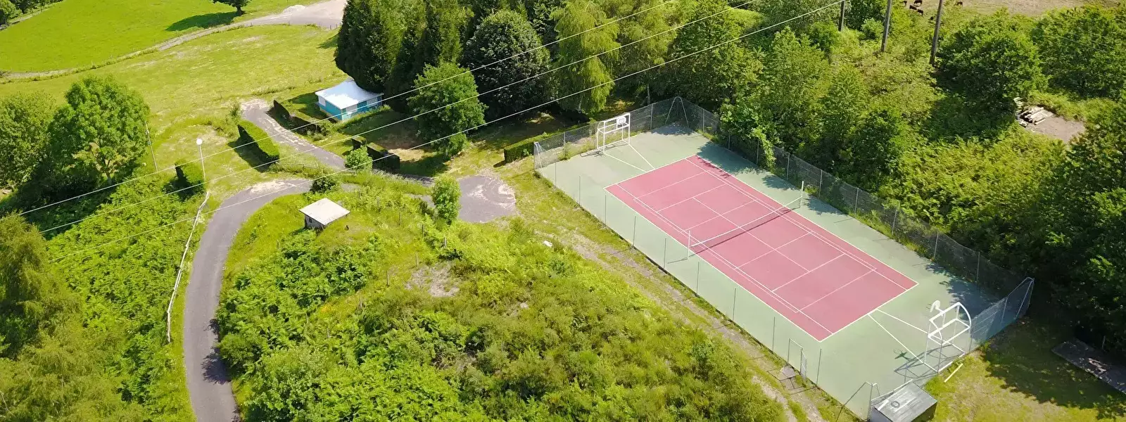 Campo da tennis Camping La Pommeraie