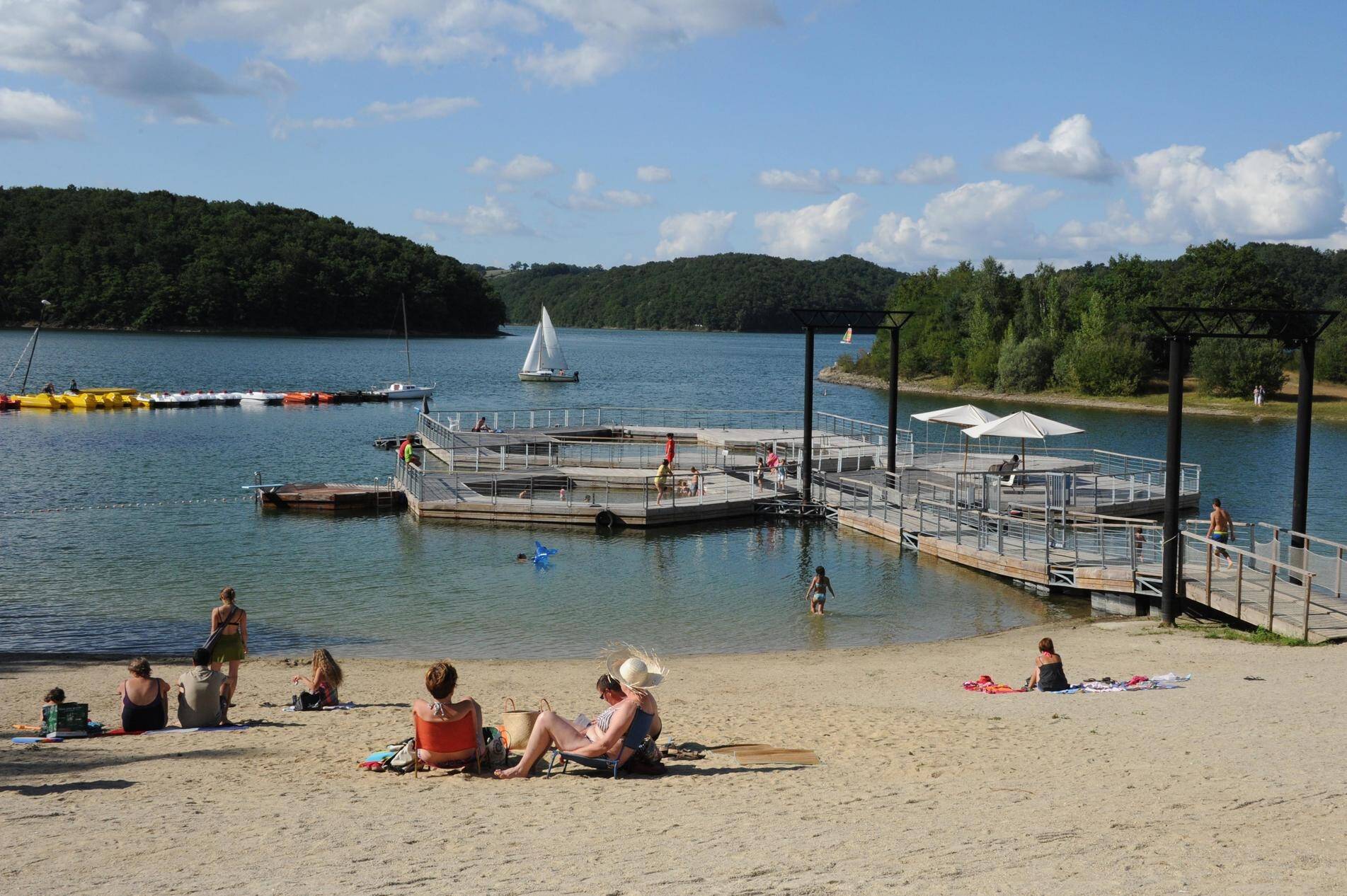Camping La Presqu île Du Puech Des Ouilhes Camping La Presqu' île du Puech des Ouilhes, Lacapelle-Viescamp, France  (2023) | JetCamp.com