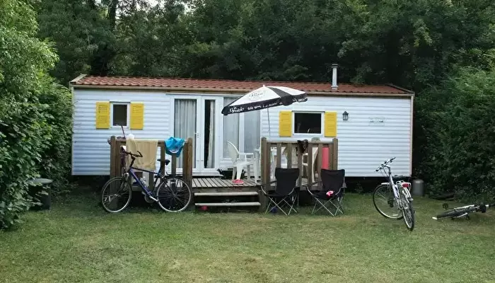 Camping La Vallée Des Vignes.